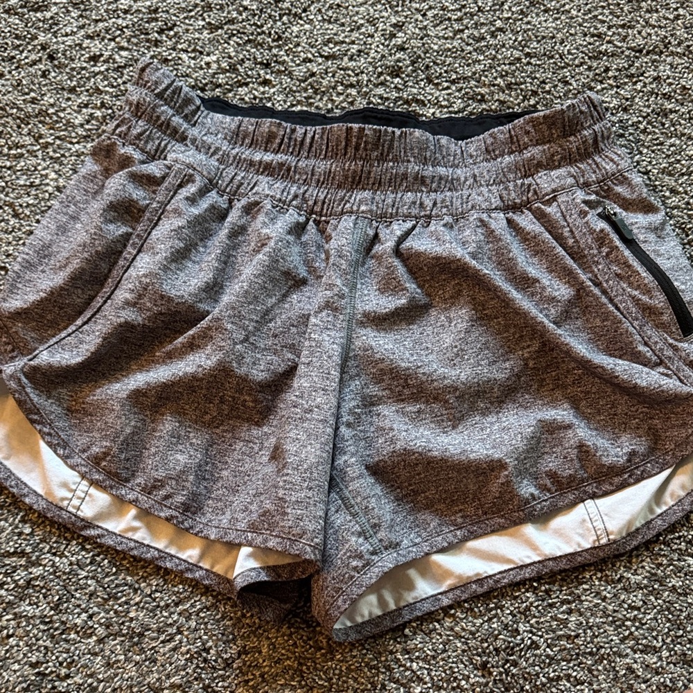 Lululemon Tracker Short V *4"